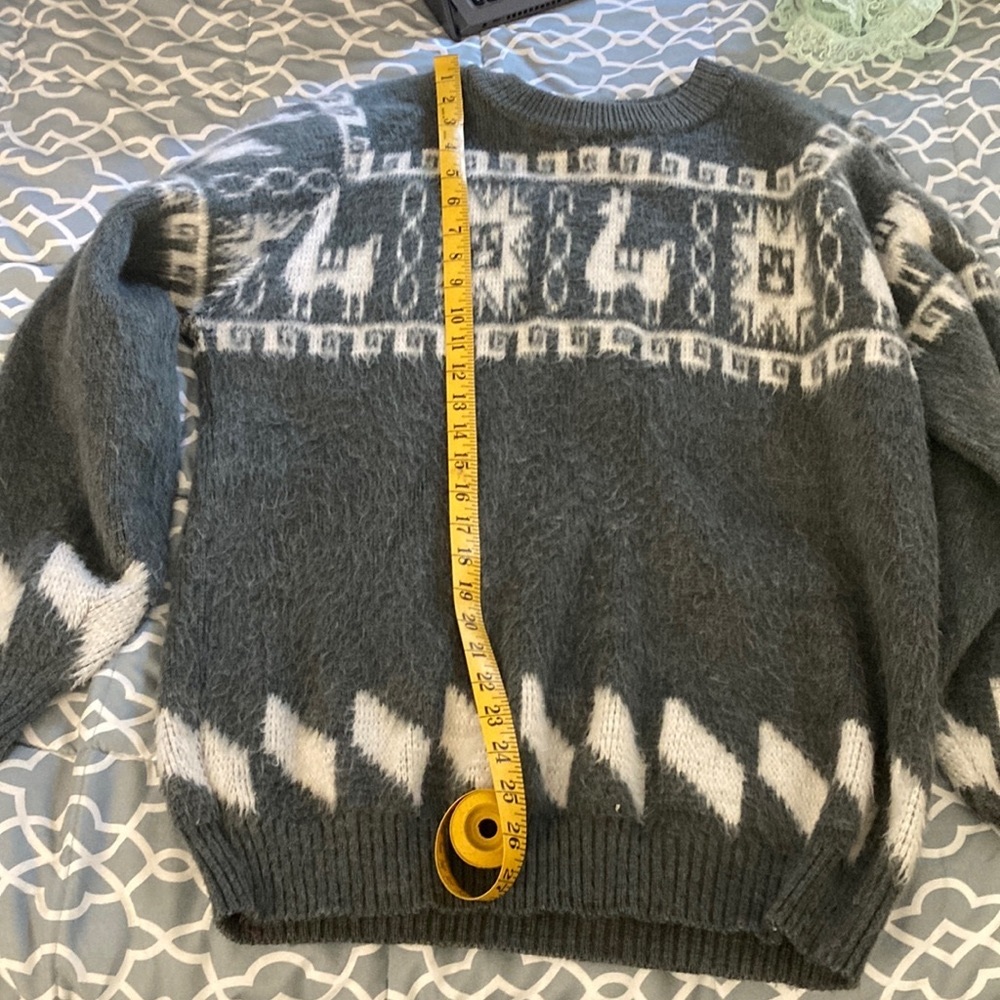 100 percent wool sweater Ecuador